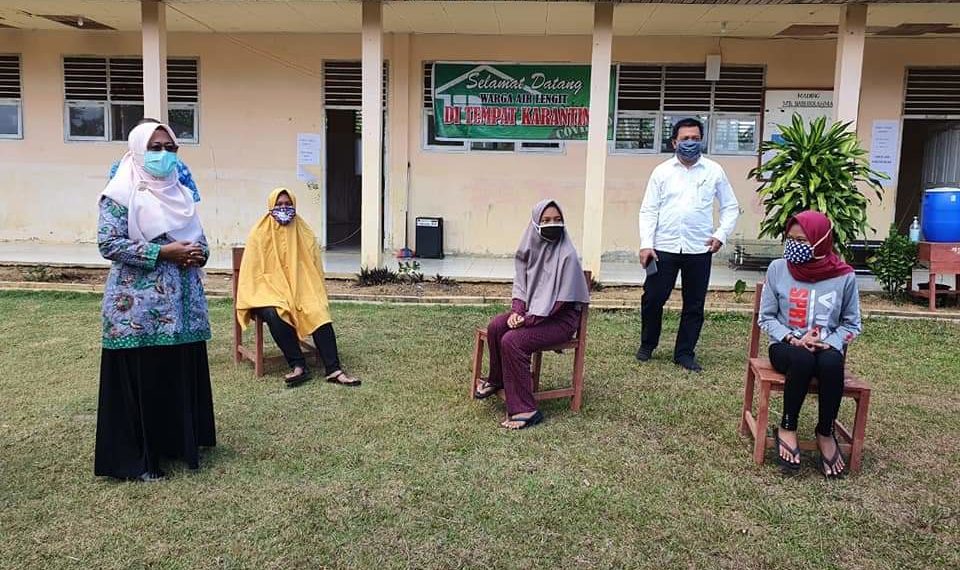 Kunjungi Warga Karantina,Wakil Bupati Salurkan Bantuan Vitamin