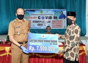 Bupati Natuna Serahkan Bantuan Hibah Rumah Ibadah pada Kunker di Sejumlah Kecamatan