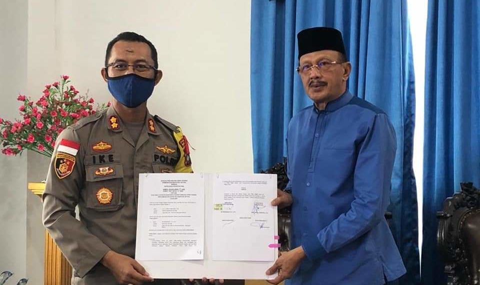 Bupati Natuna dan Polres Natuna Tandatangani NPHD dukungan Operasional Penanganan Covid-19.
