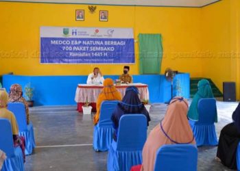 Bupati Natuna Serahkan Bantuan Sembako di Kecamatan Bunguran Timur Laut