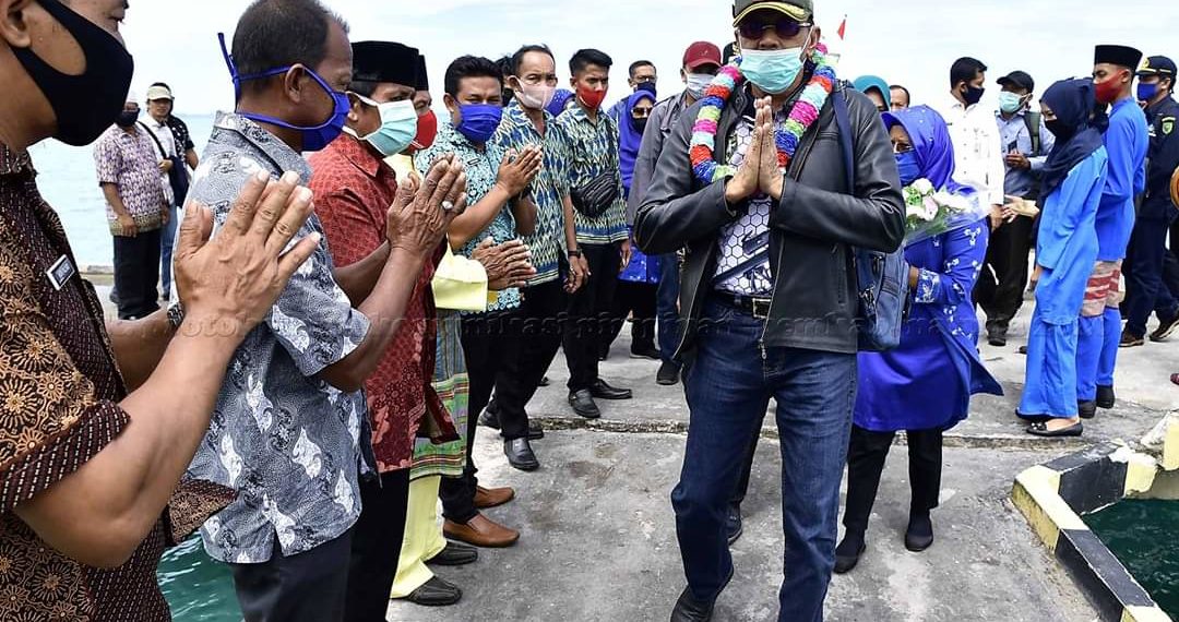 Kunker Ke Subi, Bupati Natuna Serah Bantuan dan Tinjau Wilayah Persiapan Pemekaran Kecamatan Pulau Panjang