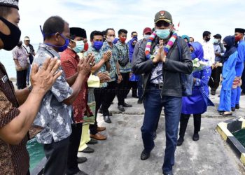Kunker Ke Subi, Bupati Natuna Serah Bantuan dan Tinjau Wilayah Persiapan Pemekaran Kecamatan Pulau Panjang