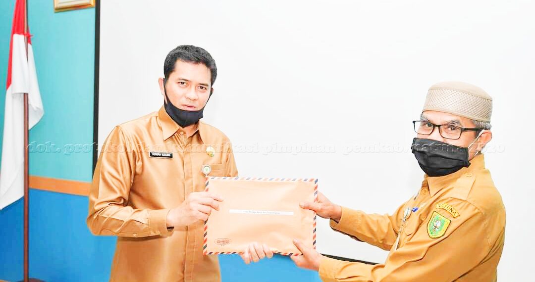 Plt Setda Natuna Serahkan DPPA Kepada OPD, Harap Gesa Realisasi Anggaran