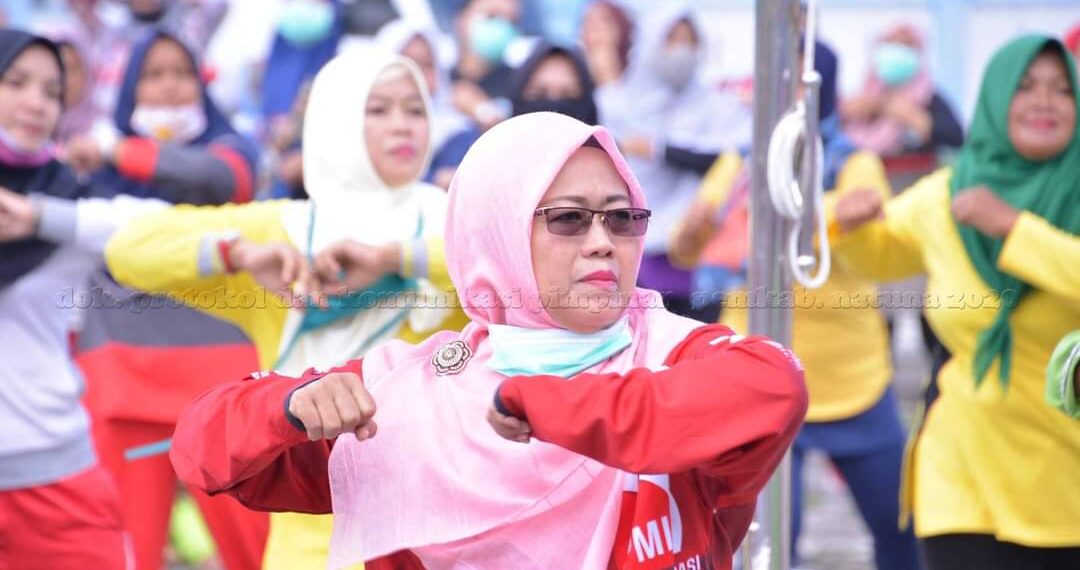 Hj. Ngesti, Hadiri Kegiatan Senam Bersama dan Cek Kesehatan di Kecamatan Bungsel.