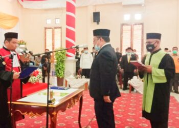 Daeng Amhar Resmi Dilantik dan Ganti Posisi Andes Putra Sebagai Ketua DPRD Natuna.