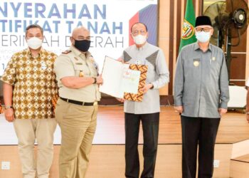 Bupati Natuna Hadiri Penyerahan Sertifikat Tanah Asset Pemerintah Daerah se-Kepri