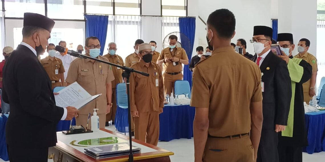 Bupati Natuna Lantik Boy Gantikan Hendra Kusuma Sebagai PJ Sekda Natuna