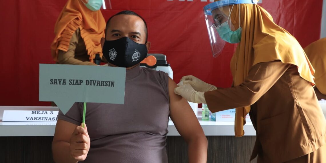 Kapolres Anambas Ngaku Nggak Sakit Disuntik Vaksin Covid-19