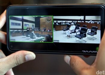 Sempat Ricuh, Massa Pendukung Habib Rizieq Dialog dengan Polisi