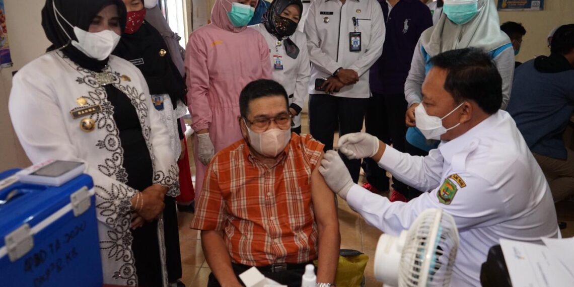 Warga Kaget, Yang Akan Menyuntik Vaksin Dirinya Endang Abdullah 