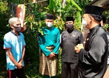 Endang Abdullah, Turun dan Bagi Sembako Ke Warga Terdampak Corona