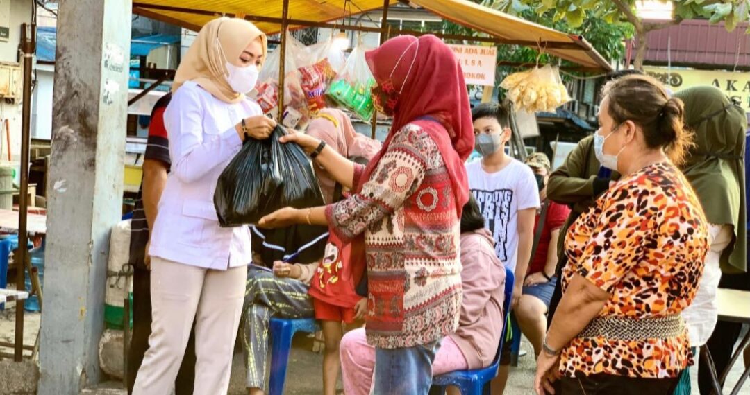 Aksi Nyata Partai Gerindra Kota Tanjungpinang, Bagikan Sembako Kepada Pedagang