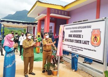 Bupati Natuna Dampingi Gubernur Kepri Resmikan SMK Negeri 1 Bunguran Timur Laut