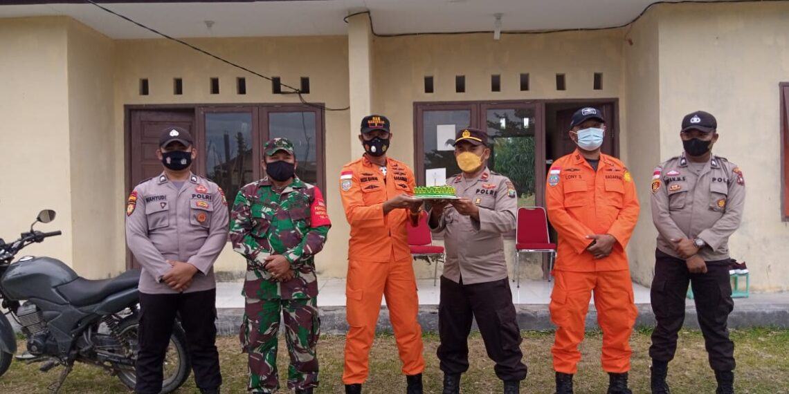 Mako Polsek Pulau Laut Didatangi Danramil dan Kanit Pos Unit Siaga SAR