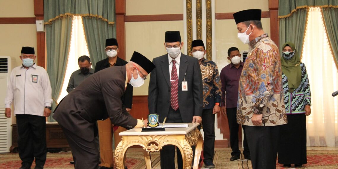 Gubernur Kepri, Ansar Ahmad Lantik Ketua dan Wakil Ketua Baznas Kepri Periode 2021 – 2026
