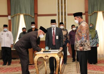 Gubernur Kepri, Ansar Ahmad Lantik Ketua dan Wakil Ketua Baznas Kepri Periode 2021 – 2026
