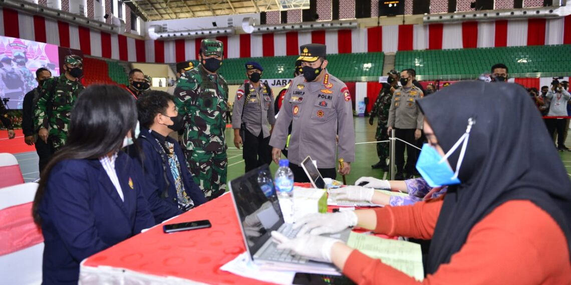 Panglima TNI dan Kapolri Tinjau Vaksinasi Merdeka Candi