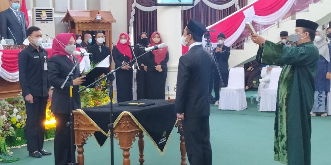 Oktavio Bintana Resmi di Lantik Sebagai Anggota DPRD Kota Tanjungpinang