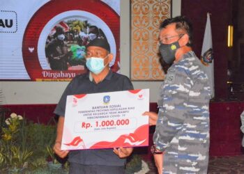 Danlantamal IV Hadiri Acara Peluncuran Bansos Untuk Keluarga Tidak Mampu Terkonfirmasi Covid 19