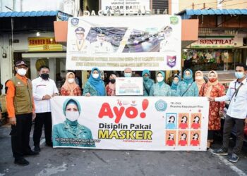 TP-PKK Provinsi Kepri Hj. Dewi Ansar Bagikan 20.000 Masker