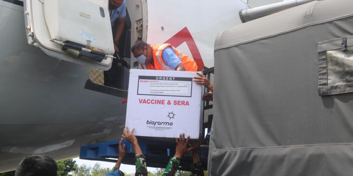 Lanud Raden Sadjad Terus Fasilitasi Angkut Vaksin Covid-19 Menggunakan Pesawat TNI AU Untuk Natuna 