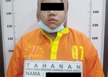 Polisi Rinkus Wanita Pembawa Narkoba Jenis Putaw di Batam