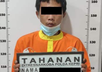 Bea Cukai Hang Nadim Batam Serahkan Tersangka Pembawa Narkoba 