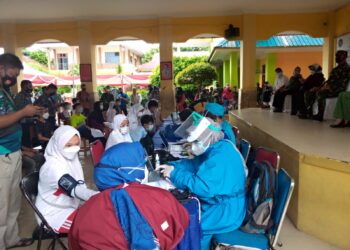 Serbuan Vaksinasi Korem 033/WP Dosis Pertama Bagi Usia 12-17 Tahun 