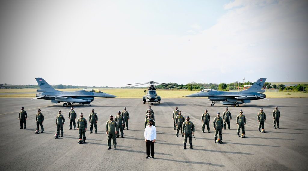 Momen Presiden Foto Bersama Penerbang Garuda Flight dan Nusantara Flight
