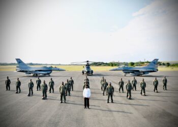 Momen Presiden Foto Bersama Penerbang Garuda Flight dan Nusantara Flight