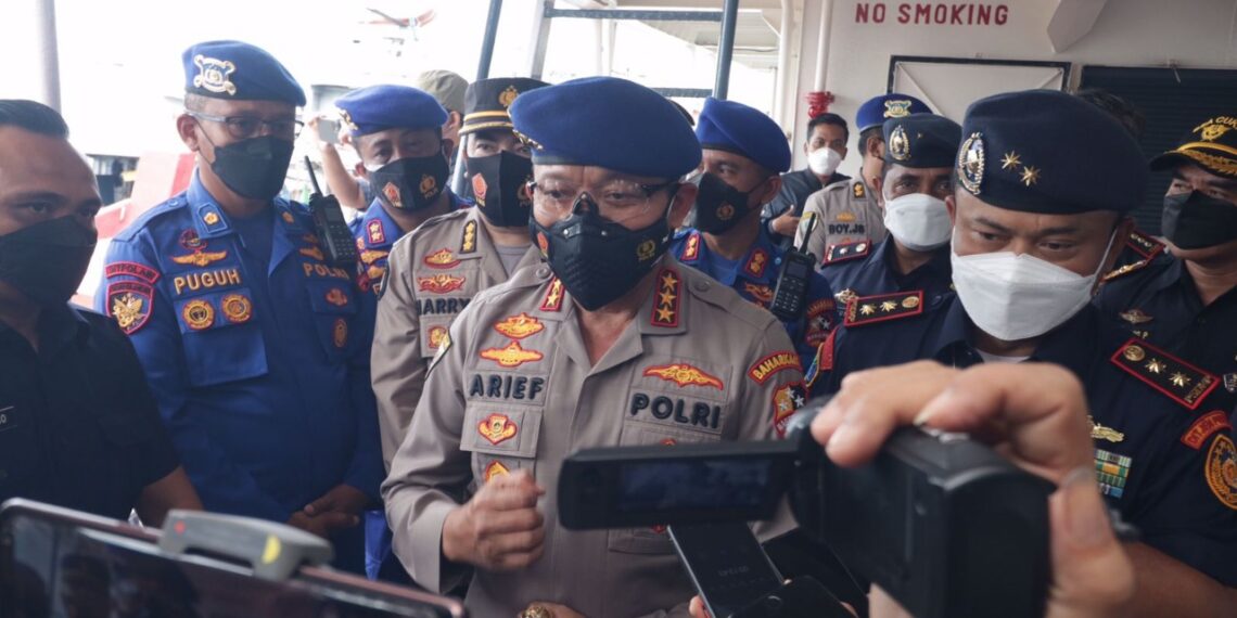 KP. Bisma 8001 Korpolairud Baharkam Polri Tangkap Empat Kapal Asing di Perairan Natuna.