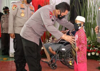 Kapolri Minta Jajaran Terus Bantu Warga dan Gelorakan “Ayo Pakai Masker dan Ayo Vaksin”