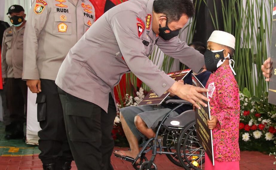 Kapolri Minta Jajaran Terus Bantu Warga dan Gelorakan “Ayo Pakai Masker dan Ayo Vaksin”