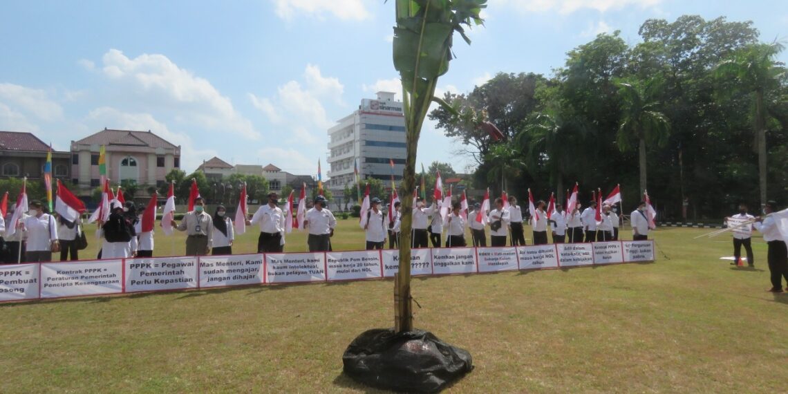 Tuntut Status Karyawan Berkeadilan, Eks Pegawai Yayasan UPN Veteran Yogyakarta Gelar Aksi Keprihatinan