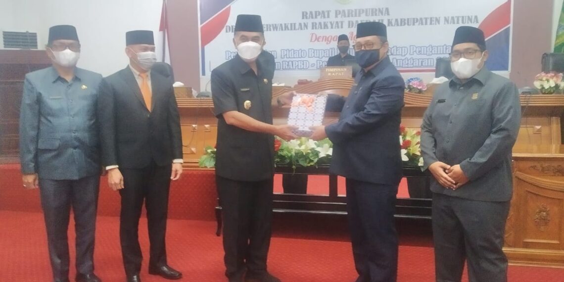 Bupati Natuna Wan Siswandi Sampai Nota APBD-P Natuna 2021 ke DPRD Sebesar Rp 1,18 Triliyun