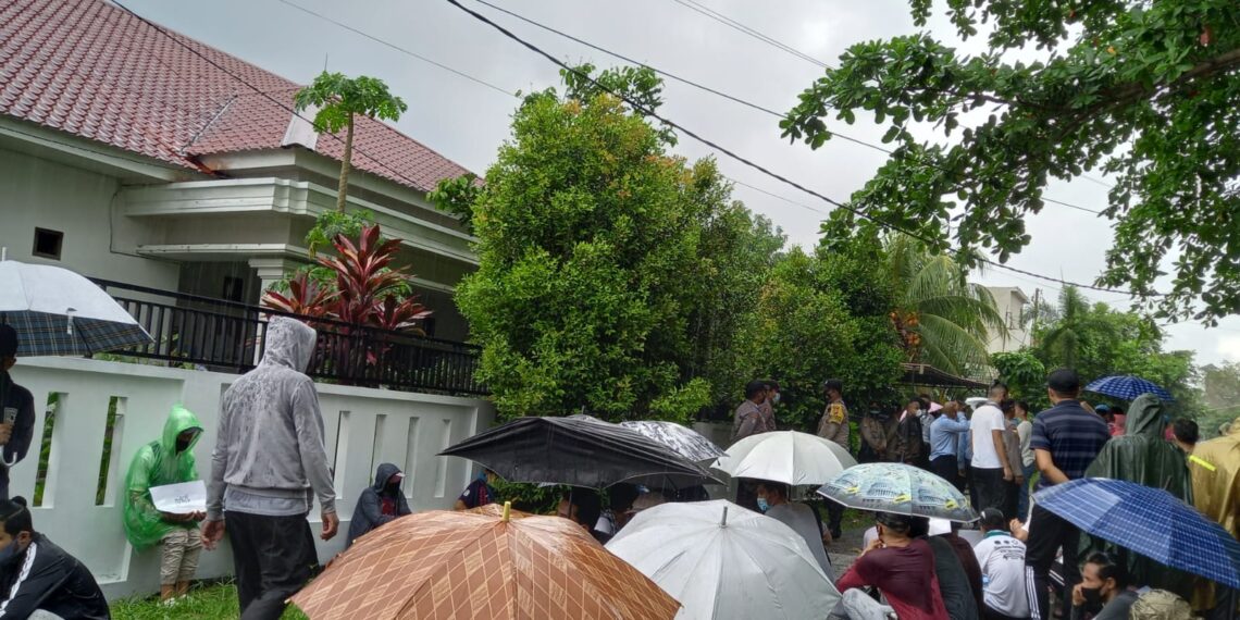 Ratusan Warga Afganistan Lakukan Aksi Demo di Depan Kantor UNHCR