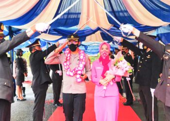 Berselimutkan Rasa Haru, Warnai Pelepasan AKBP Ike Krisna Tinggalkan Mapolres Natuna