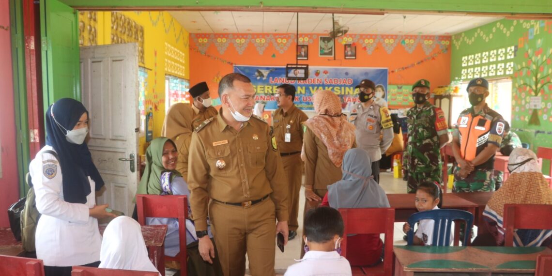 Wakil Bupati Natuna Tinjau Vaksinasi di SDN 005 Sepempang