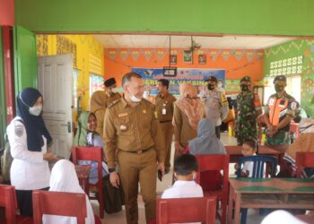 Wakil Bupati Natuna Tinjau Vaksinasi di SDN 005 Sepempang
