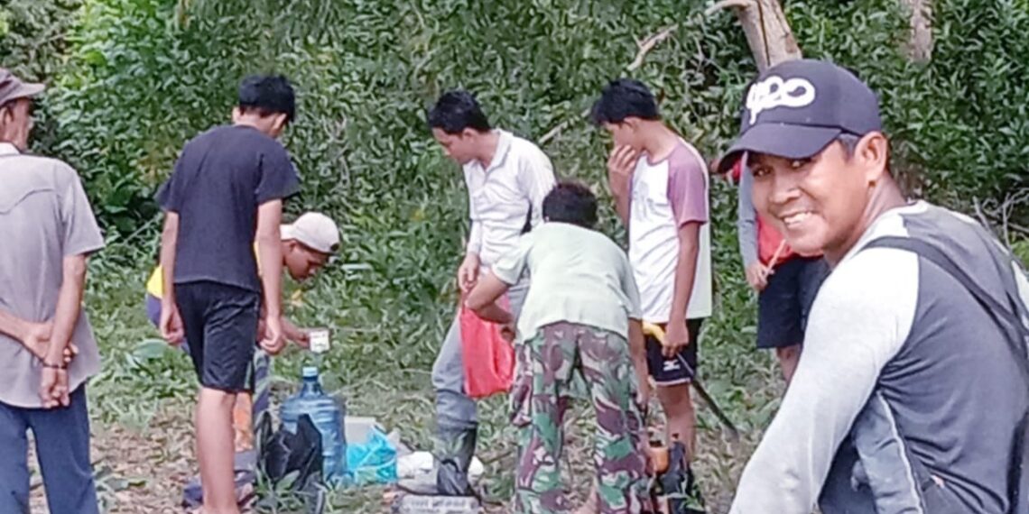 Wakil Ketua BPD Desa Sepempang Goro Bersama Warga Beringin Jaya