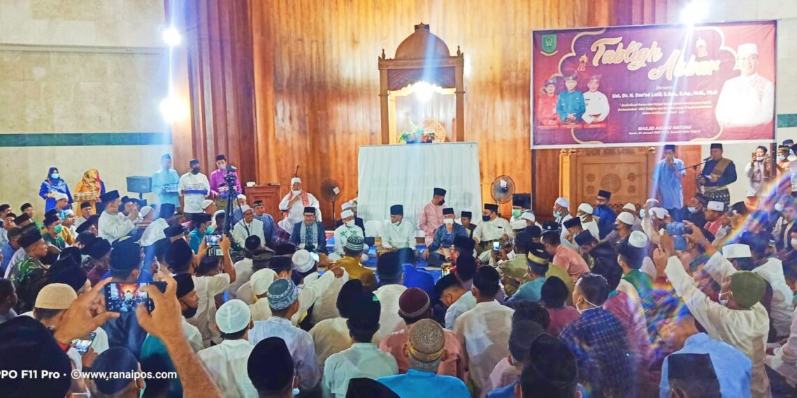 Ust. Das’at Latif : Banyaklah Bersholawat Kepada Rasulullah Agar Do’a Kita Tidak Digantungkan Allah