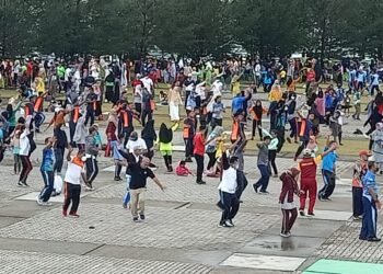 Ribuan Masa Padati Pantai Piwang