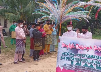 Wabup Anambas Wan Zuhendra Lepas Kegiatan Pawai Ta’aruf MTQ Ke VII