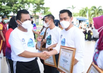 Gubernur Ansar Ajak Masyarakat Peduli Sampah dan Lingkungan