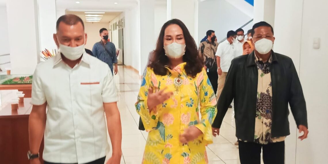 Tiba di Natuna, Anggota Komisi V DPR RI Cen Sui Lan Diskusi Bersama Pemkab Natuna