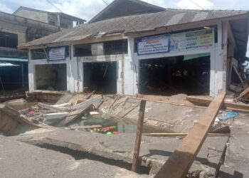 BPBD Tanjungpinang Himbau Hentikan Aktivitas Di Sekitar Pasar KUD Yang Ambruk