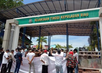 Demo Kejati Kepri Terkait Dugaan Korupsi TPP ASN Wako & Wawako Tanjungpinang, Kejati Kepri Takut Jumpai Masa