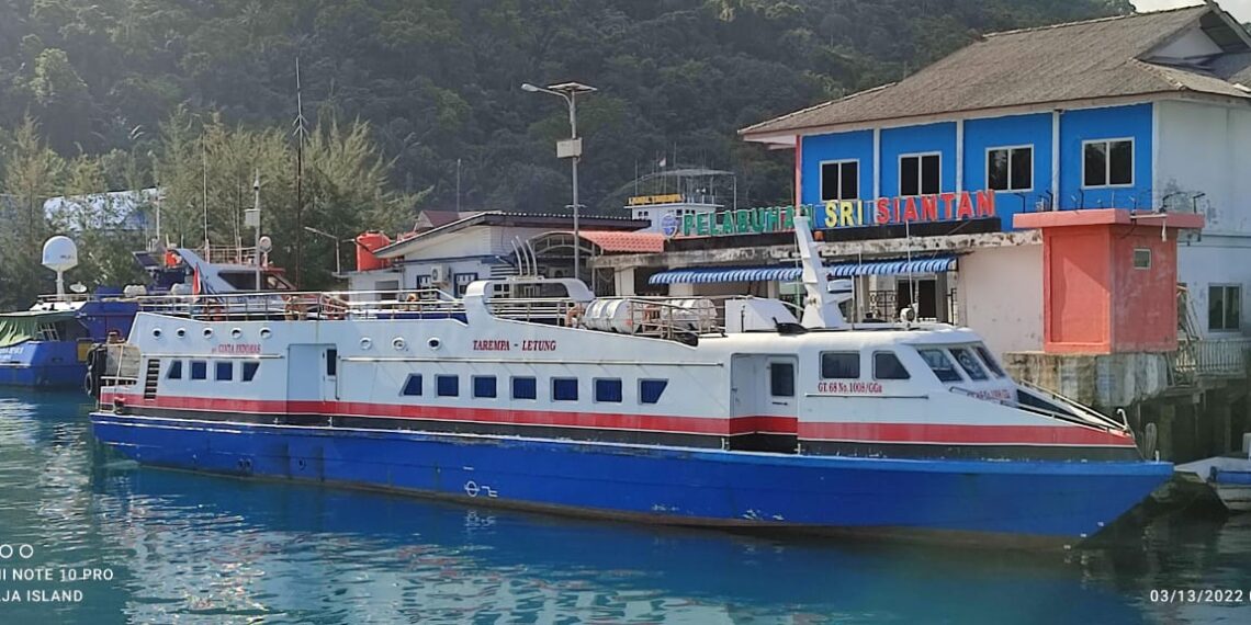 MV. Cinta Indomas Pindah Sandar Kuala Maras