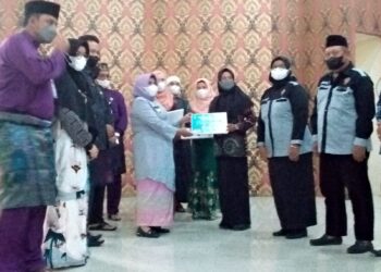 Rahma Memberi Insentif Kepada Seluruh RT/ RW se Kota Tqnjungpinang