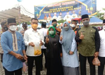 Wako Hj. Rahma, Resmikan Bazar Ramadhan Forum RT/RW Kel. Air Raja
